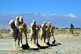 中国货车首次跨里海运输，中欧“第四物流通道”贯通图片