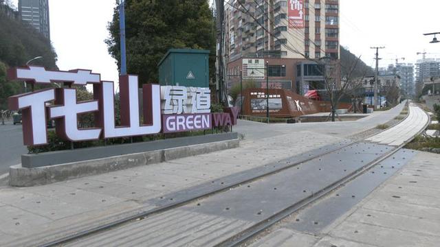 人民建议 | 穿城铁路变旅游线路 贵州一网友的愿望加速落地