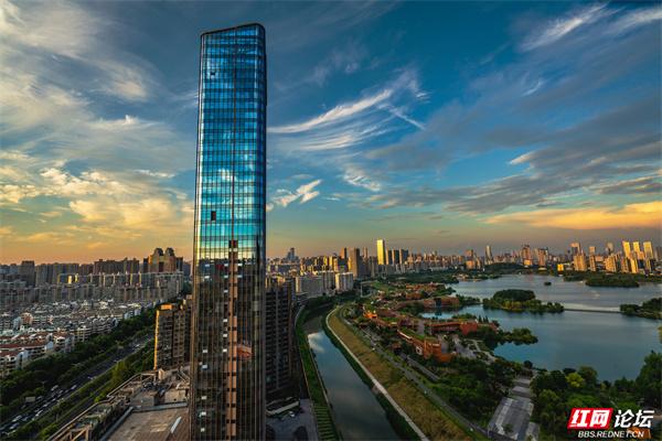 跟着地铁去追风！2号线直达西湖晚霞，体验长沙最浪漫的通勤