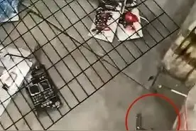 广东一男子在超市被挂钩扎伤眼索赔万元，法院判了：双方都有责任图片