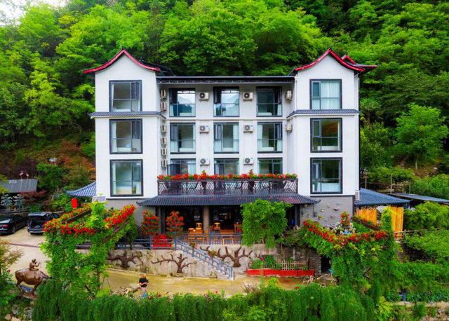 四川光雾山：睡在山水间 住进诗意里