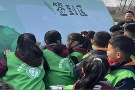 淮阴师范学院第一附属小学开展“种下一棵树 收获万点绿”植树节活动图片