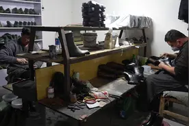 新疆库车手工皮鞋——“老手艺”闯出“新前景”图片