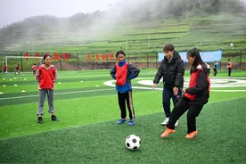 王霜与大凉山足球少女的一周图片