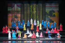 陈丽君新作《我的大观园》武汉站收官，门票立刻售罄，年轻人带着三代人来看戏图片