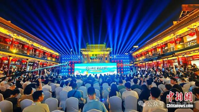 人这一辈子，一定要来天津听一场桥边音乐会！