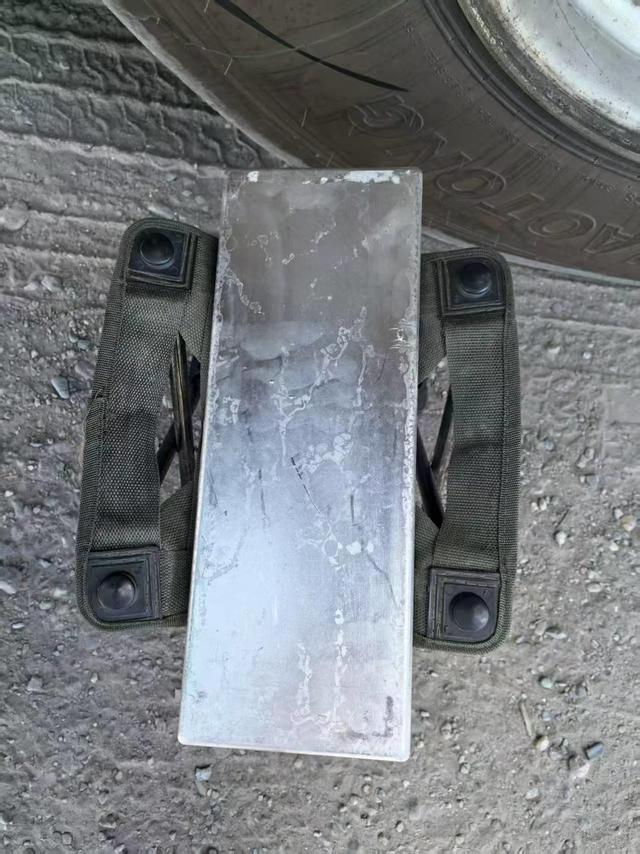 价值百万元银砖运输途中丢失