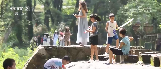 N种玩法解锁各地“清凉”新场景 暑期“小美好”汇成消费“大留量”