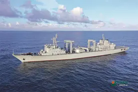 军营观察丨一份“舰报”记载着“深蓝心迹”图片