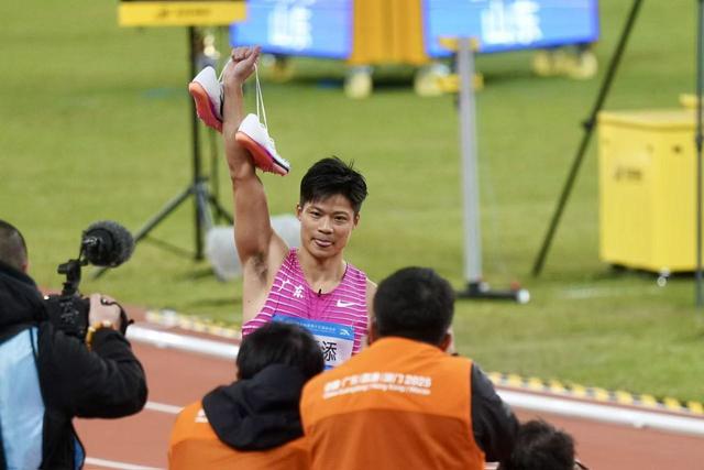 最后一棒，致敬二十年追风岁月——苏炳添的十五运会谢幕之战