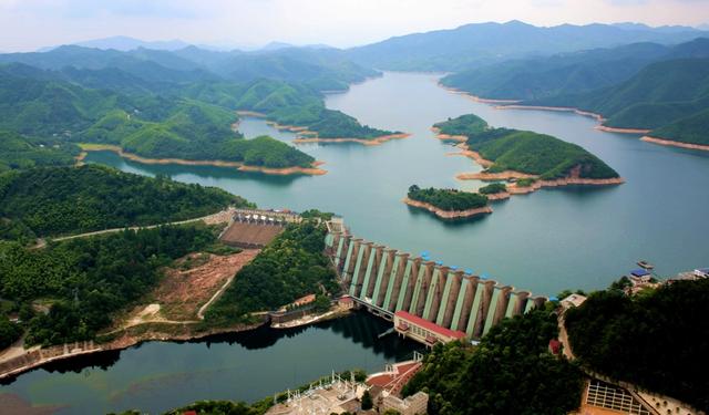 当大别山“携手”石库门