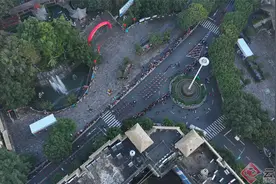 【高清组图】最炫民族风！云南绿春长街古宴方队巡游展演精彩来袭图片