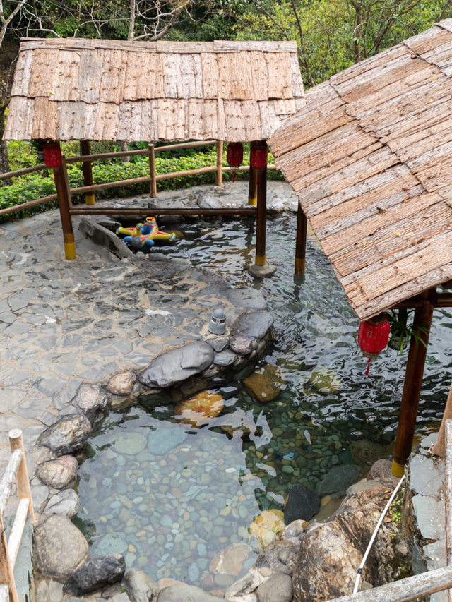 在桂林过大雪：暖汤、红柿、碧水…藏着南方冬日最惊艳的色彩