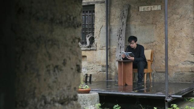 一位青年在山中生活十年，日常最快乐的事就是瞎折腾