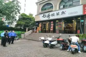 开餐饮店先问问环保合不合规！徐汇一餐饮店被投诉油烟扰民，环保部门责令关闭并把关新店选址图片