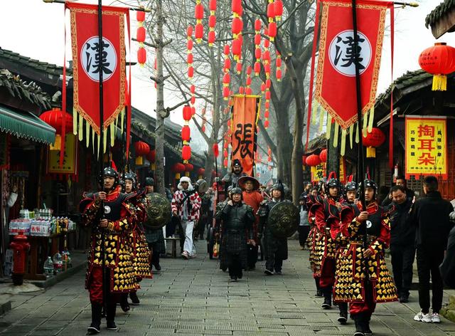 4万余人长期居住于此，阆中何以打造“活着的古城”？