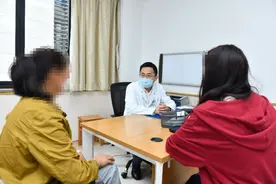 失去一条腿的妈妈得了癌症，她昼夜狂奔2000公里：“希望妈妈有尊严地活下去”图片