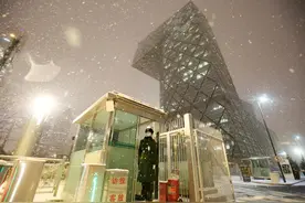最美雪景！首都武警坚守岗位图片