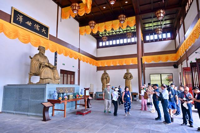 福建南平：中外学者寻迹朱子故里