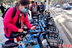 武汉共享单车告别“随意停”，不停在“电子围栏”内落不了锁图片