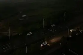 图集 | 长沙电闪雷鸣，狂风暴雨！网友：中午12点多，天黑了！图片