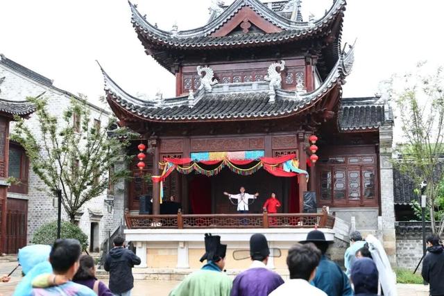 最热闹的戏配最火红的叶，本周末不来栖霞山血亏！