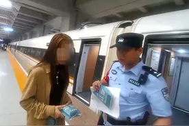 男子如厕习惯性点烟却忘了身处高铁 北京铁警：暑运期间已处理63起高铁吸烟案件图片