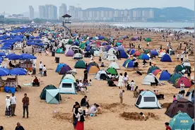 彩帐如星，青岛金沙滩的斑斓初夏！图片