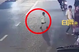 单亲爸爸忙于工作7天弄丢娃2次，警方：正帮助其找一份合适的工作，并发动邻居帮忙看护图片