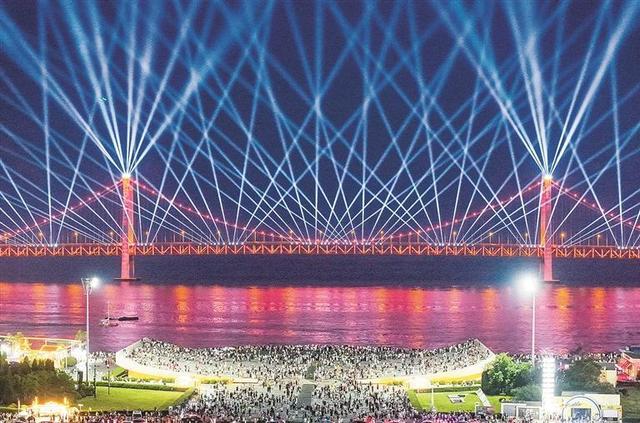 滨城大连，越夜越美丽！