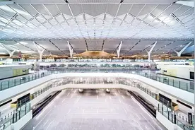 西安咸阳国际机场T5航站楼投运 旅客：很荣幸见证这个历史时刻图片