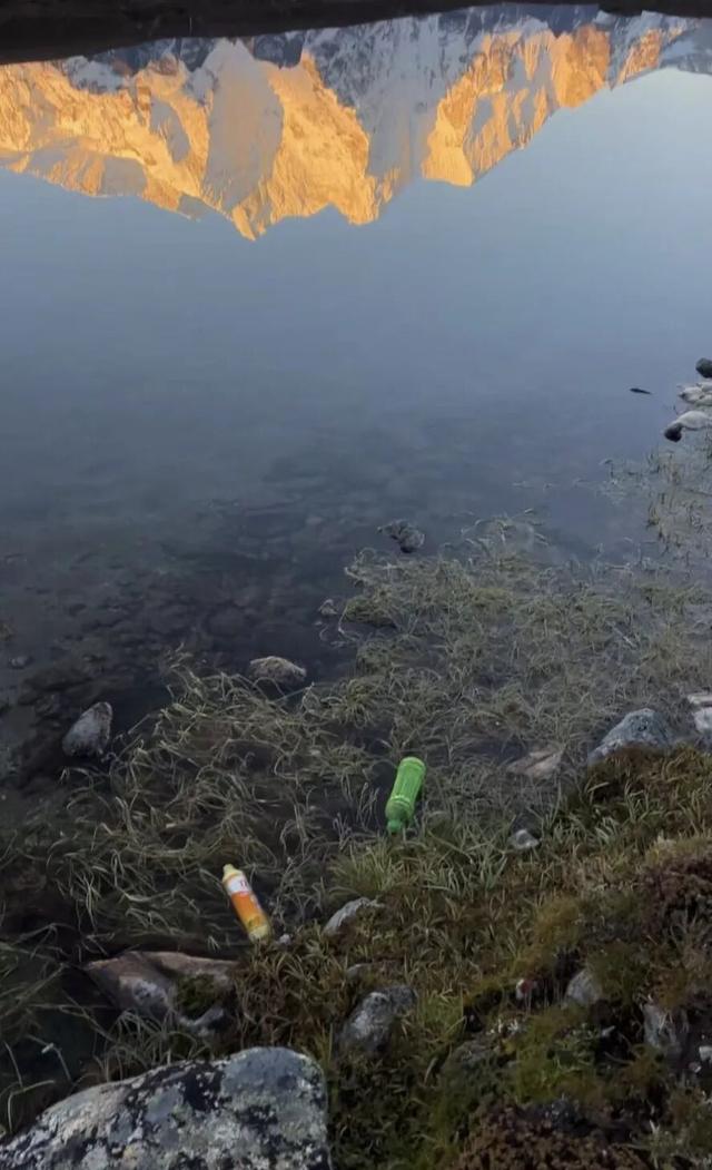 惊魂一夜：珠峰东坡上千游客雷电暴雪中大撤离