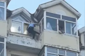 千钧一发！冰城民警仅用12分钟救下8层楼外轻生男子！腿部负伤流血浸透警服图片