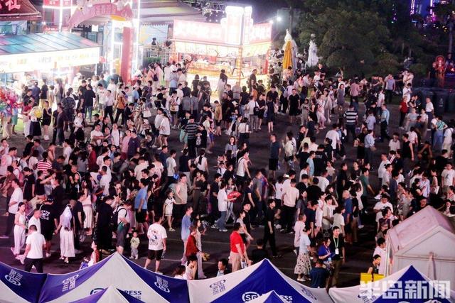 夏夜人潮涌，在这里啤酒与星光同醉