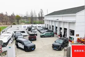 废弃厂房逆袭成房车露营新地标！沪郊这个村解锁“城市+田园”双面生活图片