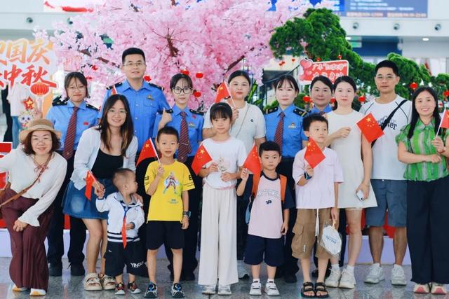 我的铁路风景｜非遗进车站，月饼传温情，旅途满是烟火气