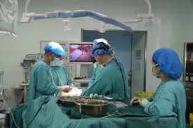 全省首例！男子全口牙松动，青大附院囗腔外科3D打印“满口牙”图片