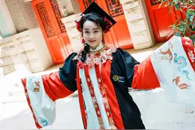 今年高校毕业生，为何喜欢这样打扮？图片