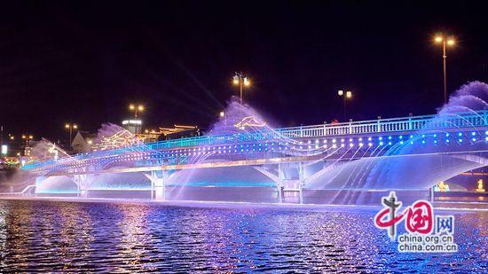 武陵源夜色变身“阿凡达秘境”