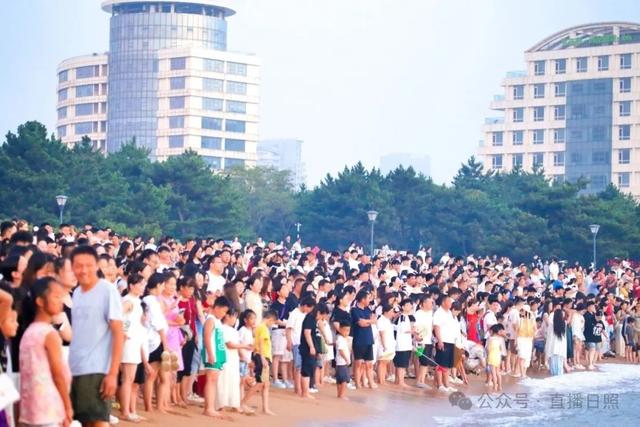 人挤人！一回头就脸贴脸！清晨5点，日照这里“长”满了人！