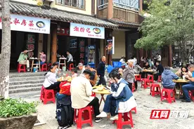 餐饮市场火爆 演出热度高涨  常德桃花源迎来国庆客流高峰图片