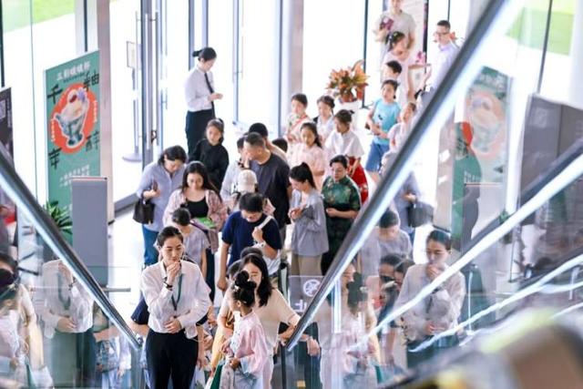 国庆长假8天：申城这些图书馆到馆几十万人次，博物馆有展览刚落幕，也有新展推出