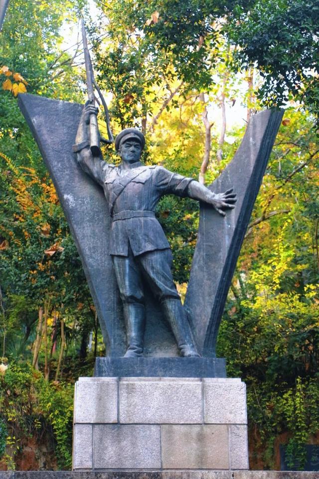 武昌赏秋天花板！这条被推荐100次的山路，迎来最美时刻