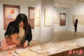 “找到童年乐趣”，《鉴湖女侠》等连环画原稿首次亮相武汉图片