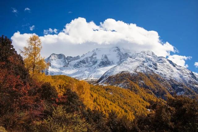 实拍亚拉雪山，11月的川西美景势必再火一个！