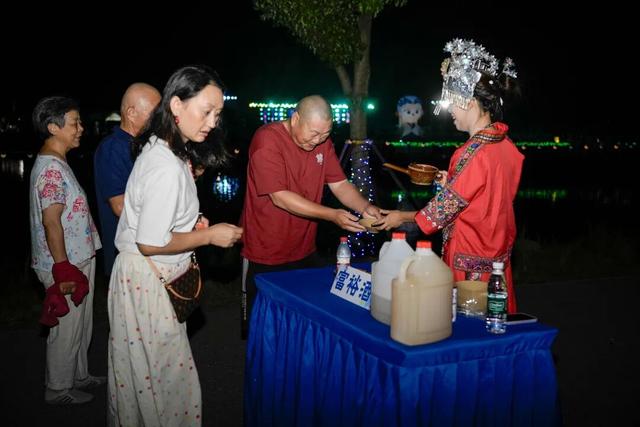 打铁花、烟火瀑布…一天就该这么过！