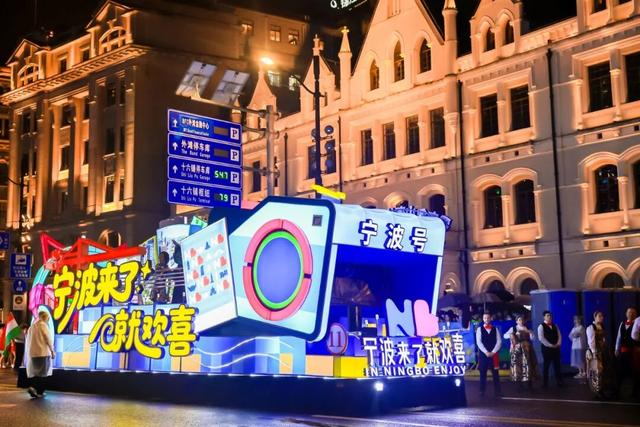 美图来袭！上海旅游节花车巡游精彩瞬间→