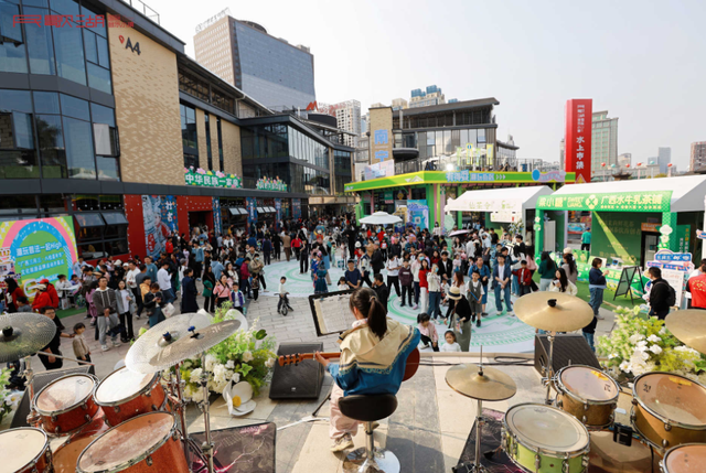 “筷”来民歌湖！90+家地道美食、50+场风情演出……2025中国—东盟（南宁）美食文化汇等你嗨玩4天
