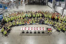 特斯拉第1000万个电驱系统在上海超级工厂下线图片