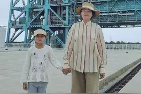 用塑料瓶造“火箭”？这个小女孩有点厉害！图片